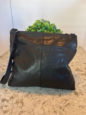 EUC Margo Black Leather Crossbody/ Shoulder Handbags